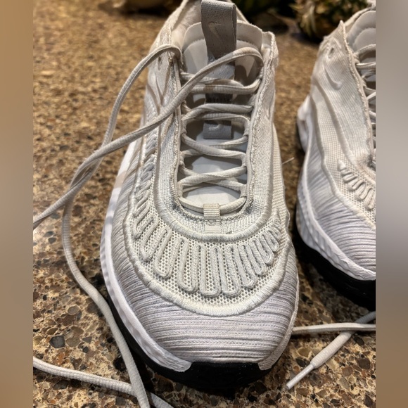 Men’s Size 8 Nike Cosmic Unity 003 Shoes - Picture 5 of 9